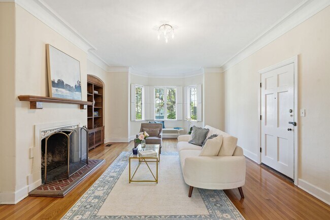 Building Photo - 3319 Pine St