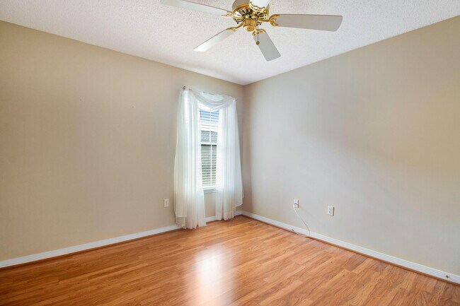 Building Photo - 366 Bay Tree Dr