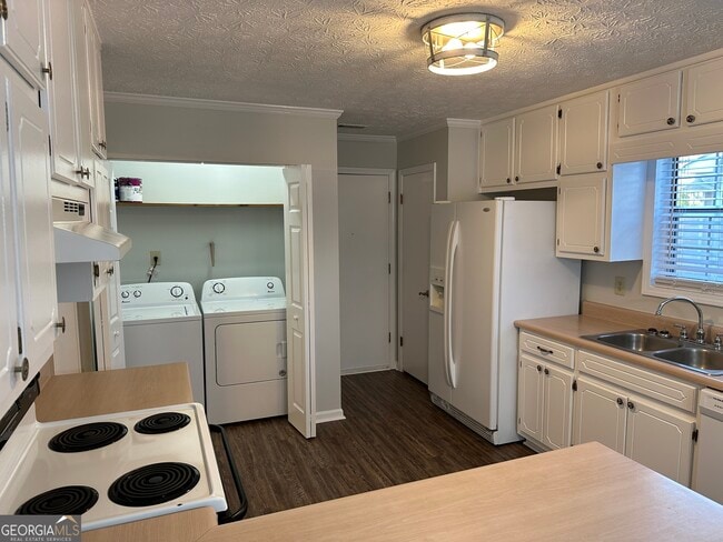 Building Photo - 345 Cornwallis Way
