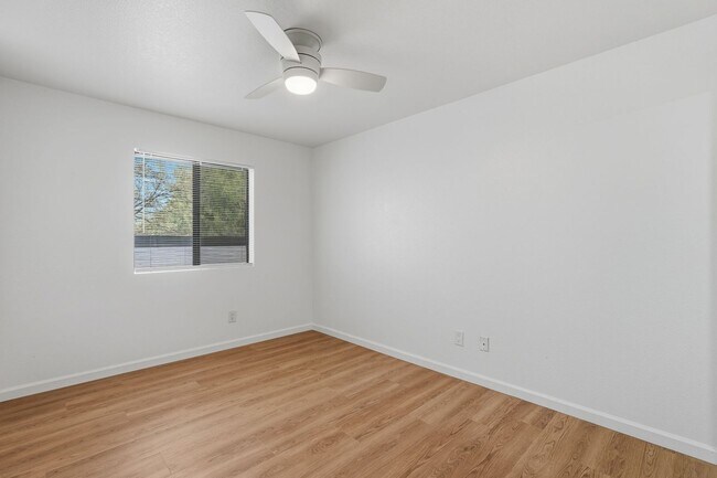 Building Photo - 317 N Vine Ave