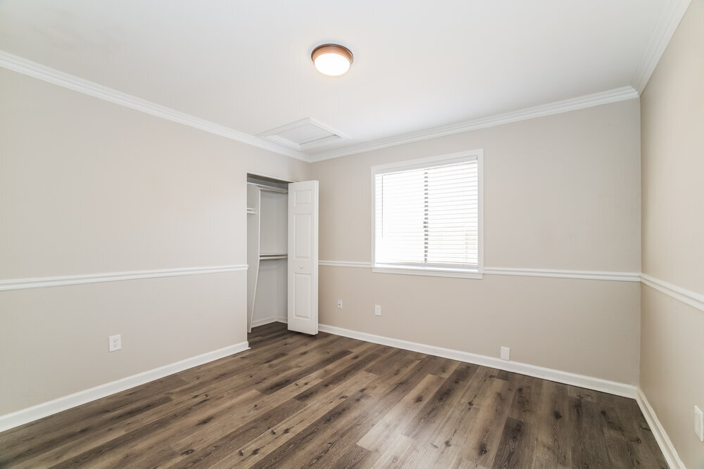 Building Photo - 440 E San Pedro Ave