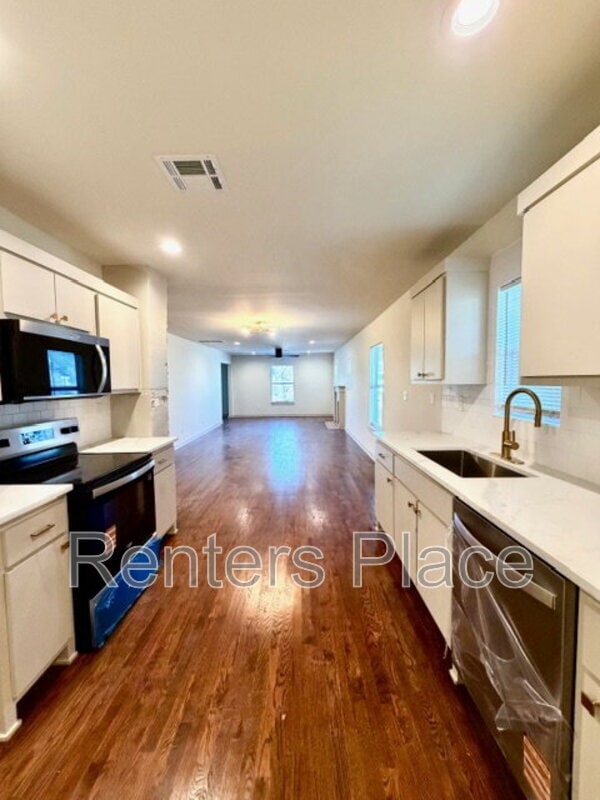 Building Photo - 1425 N Denver Ave