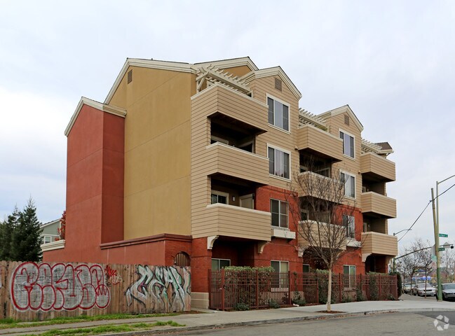 Building Photo - Sylvester Rutledge Manor
