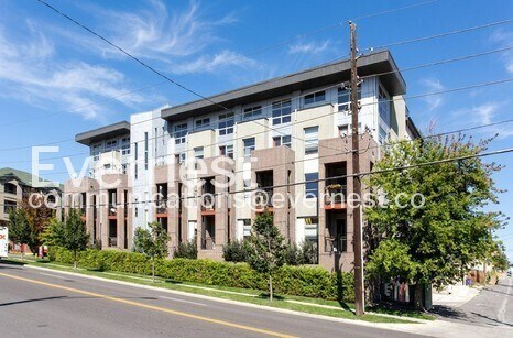 Building Photo - 2900 Wyandot St