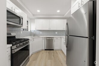 Building Photo - "Spacious 3-Bed Condo with 2 Baths in Citr...