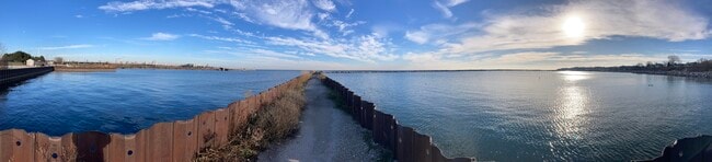 Building Photo - 2424 S Wentworth Ave