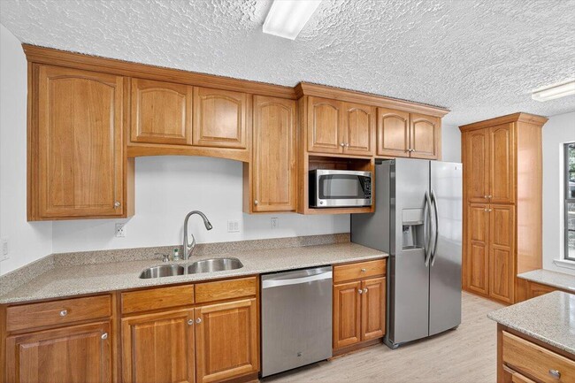 Building Photo - 12 Corbin Ct