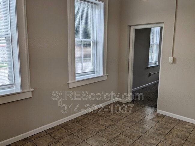 Building Photo - 229 Steins St