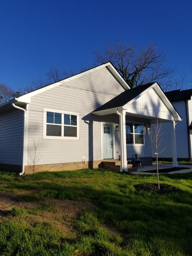 Building Photo - 13 Bigby St