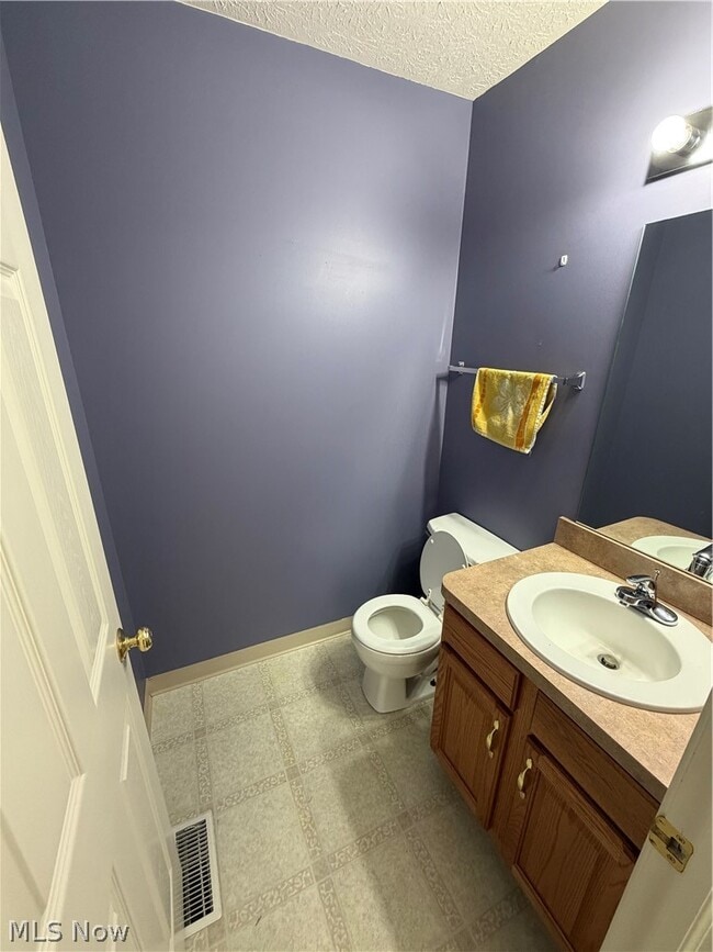 Building Photo - 1360 Meadow Run