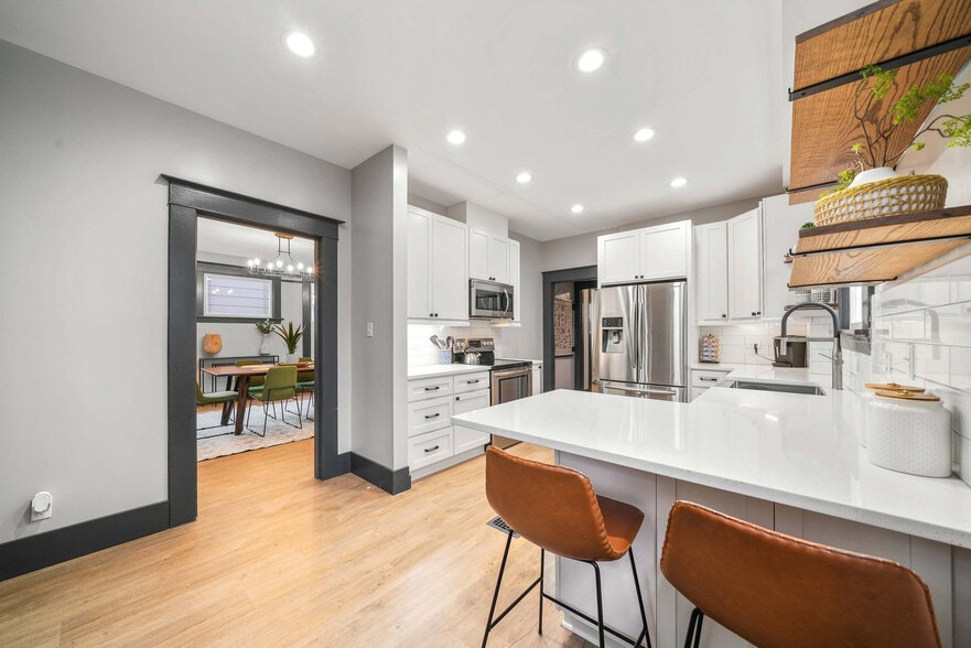 Building Photo - 3820 SE Belmont St