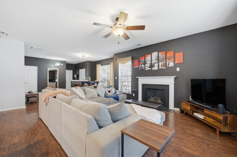 Building Photo - 5022 Breleigh Ln