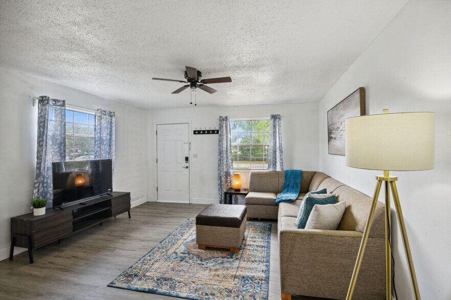 Building Photo - 811 W Magnolia St