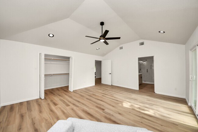 Building Photo - 2407 Crestdale Dr