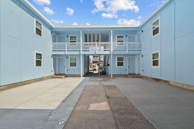 Building Photo - 2802 Sealy Ave
