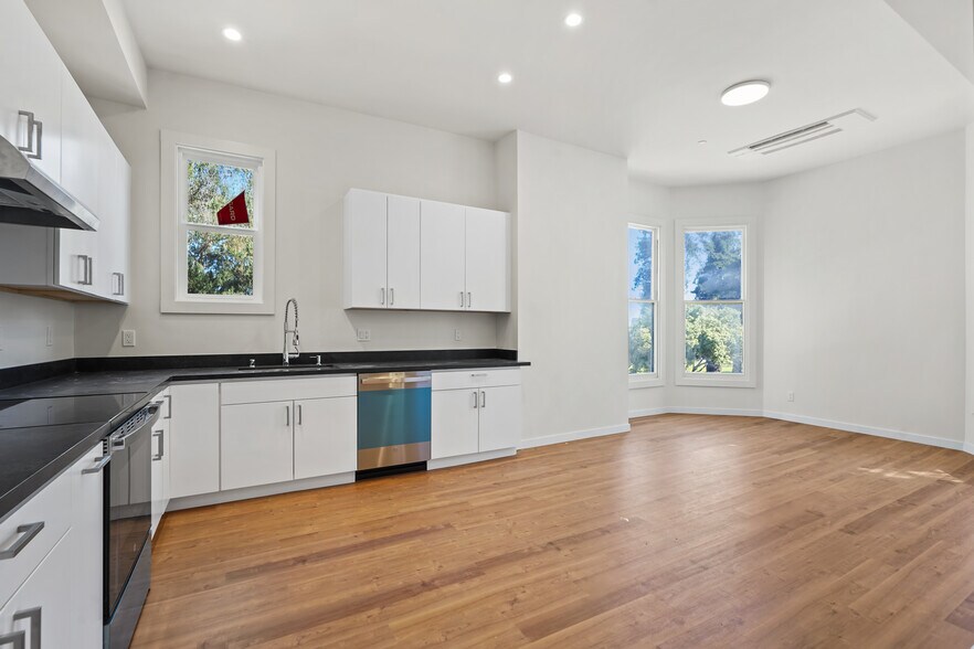 Building Photo - 124 Lyon St