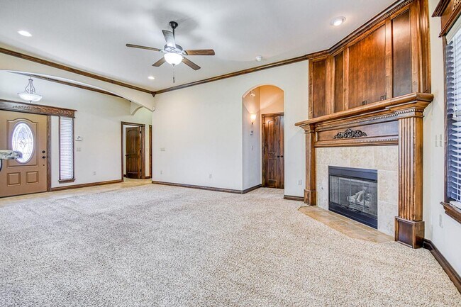 Building Photo - Beautiful home in Williamson Farms!