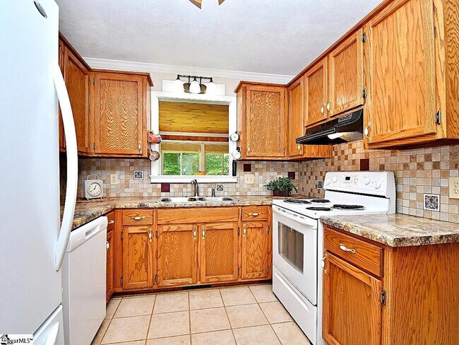 Building Photo - 713 Lindal Ct