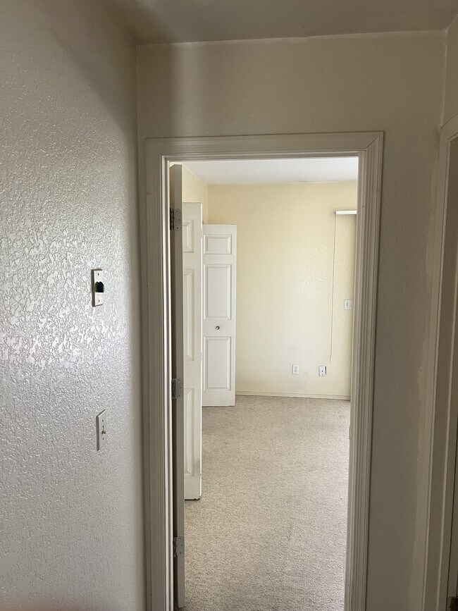 Building Photo - 797 W Mesa Verde Dr