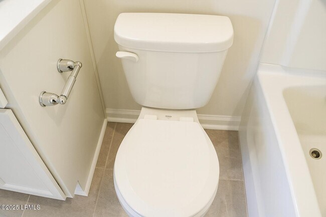 Building Photo - 15 Chauga St