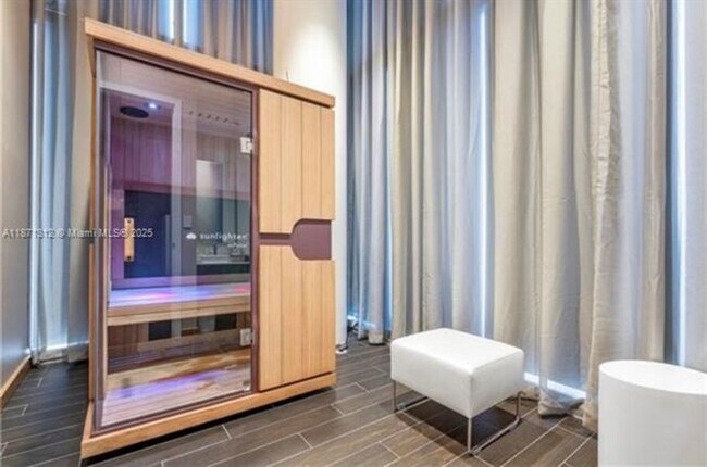 Building Photo - 851 NE 1st Ave