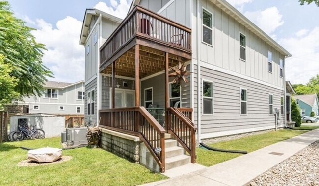 Building Photo - Beautiful and Spacious 3 Bedroom Home in E...