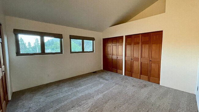 Building Photo - 591 Bluerock Dr