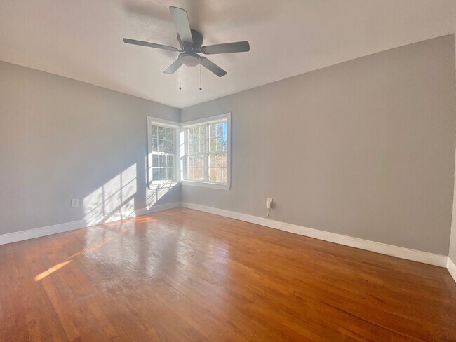 Building Photo - 2205 28th St