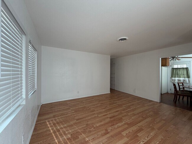 Building Photo - NEW LISTING!! 3 Bedroom 1.5 Bathroom House with Huge Yard, Central Heat & Air!