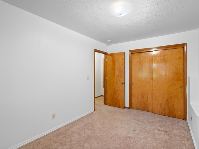 Building Photo - 1107 Meadowview Ct