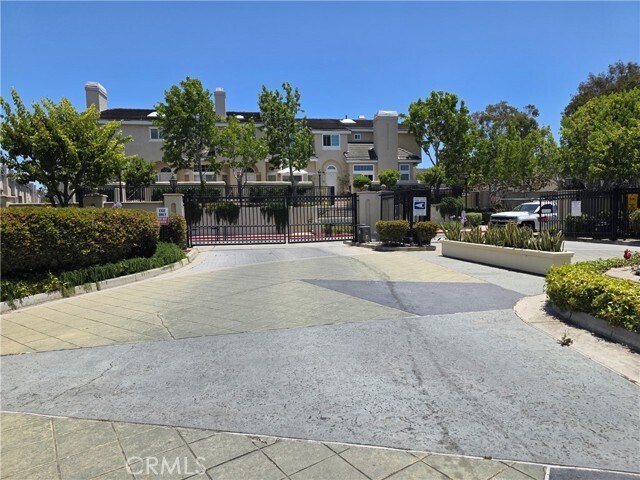 Building Photo - 2300 Maple Ave
