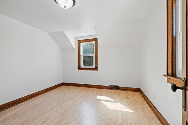 Building Photo - 749 Appleton Rd