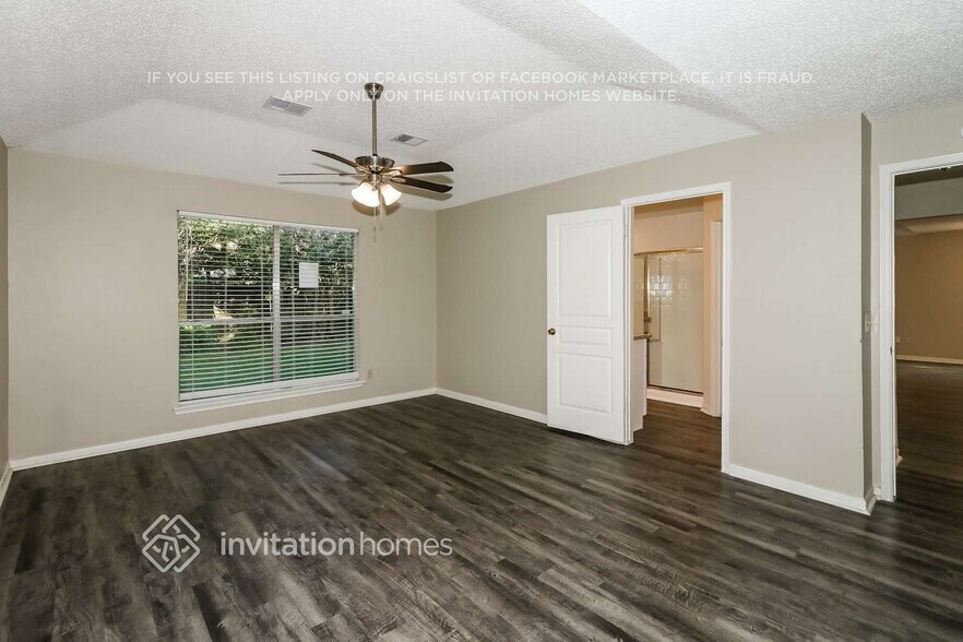 Building Photo - 8919 Village Hills Dr