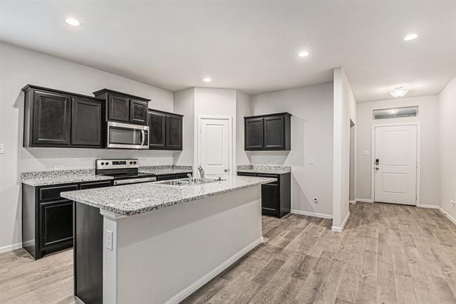 Building Photo - 724 Beebrush Dr