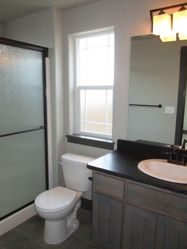 Building Photo - 3BED2BATH - YARD, GARAGE, LAUNDRY HOOKUPS