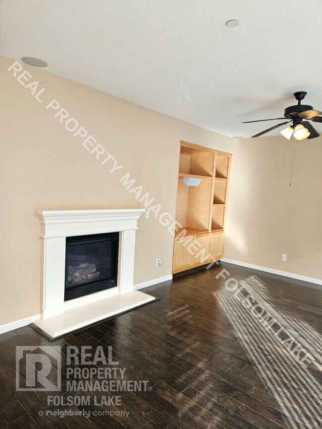Building Photo - Lincoln Crossing Gated Community 3-Bedroom...