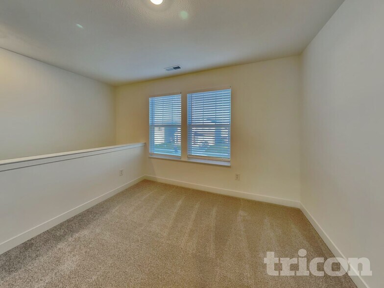 Building Photo - 11831 Moorfield Ln