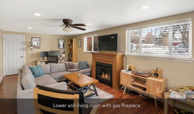 Large Living room - 3033 Zenobia St