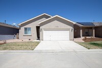 Building Photo - Beautiful 4 Bed 3 Bath Rental!