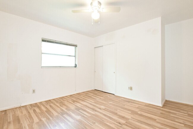 Building Photo - 3530 NW 34th Pl
