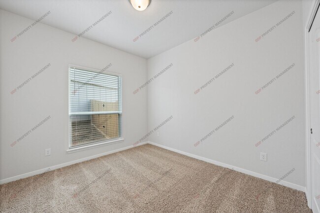 Building Photo - $250 OFF FIRST MONTHS RENT