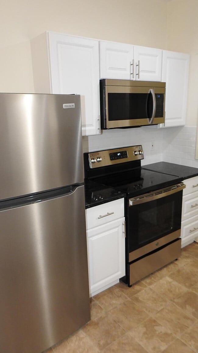 Building Photo - Cozy 1 bedroom and 1 bath apartment with a little office room apartment downtown, located on E 26...