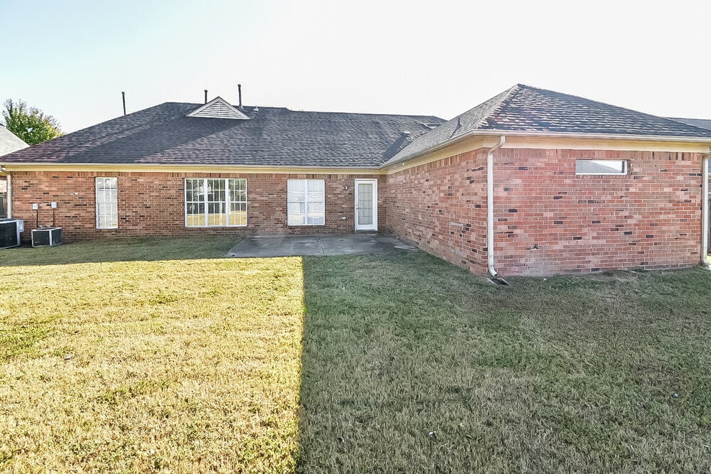 Building Photo - 5651 Carter Dr