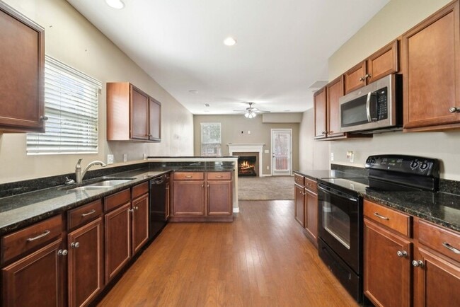 Building Photo - 3 Bedroom 3 Bath Home in Mt Juliet Now Lea...