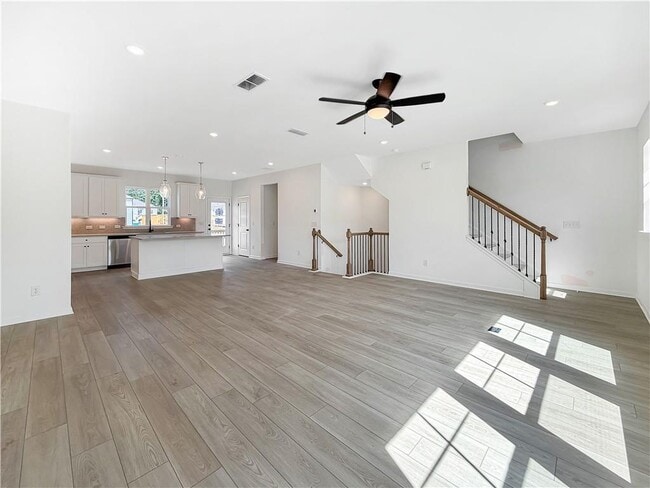 Building Photo - 2712 The Ln NE