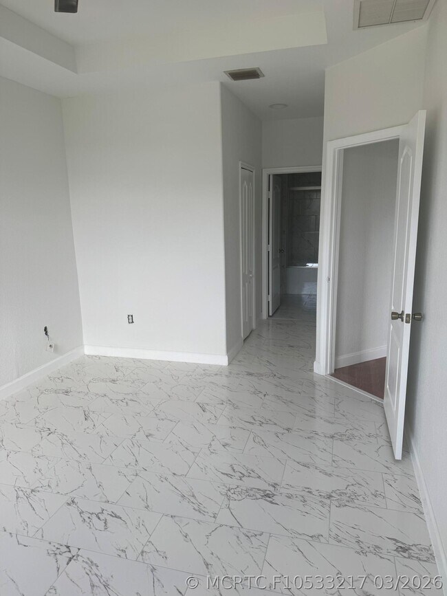 Building Photo - 15037 SW 8th Terrace