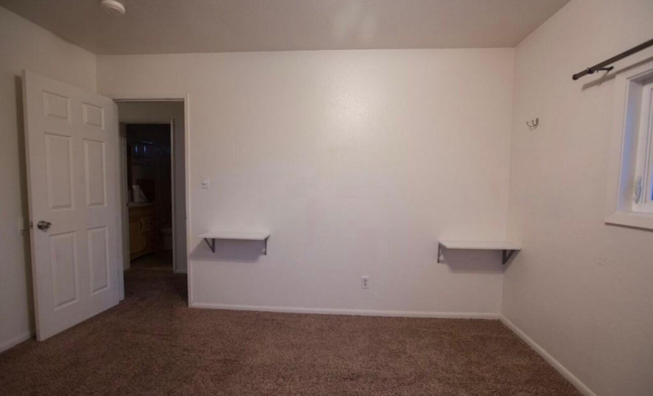 Building Photo - 2804 W 30th Ave