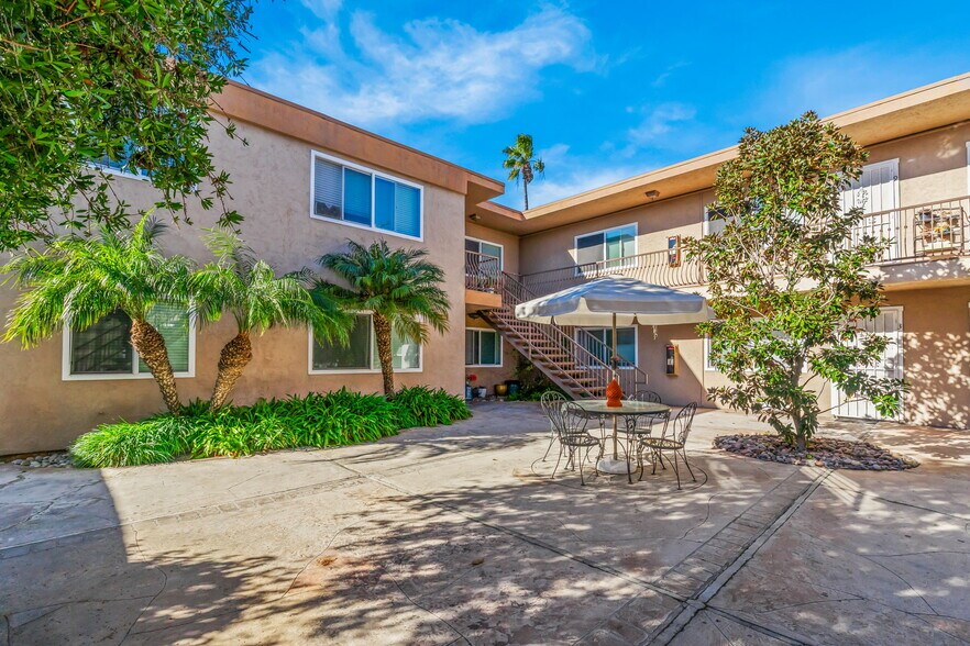 Courtyard - 4127 38th St