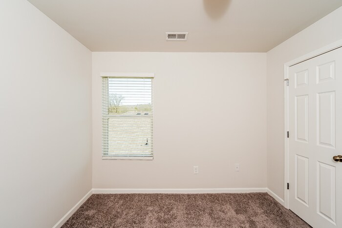 Building Photo - 60 Cottage Ln