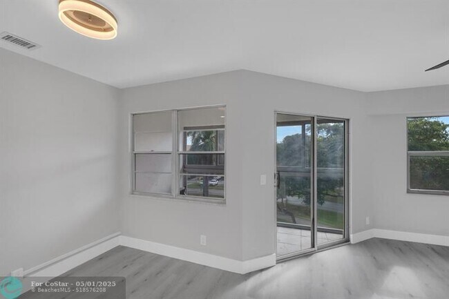 Building Photo - 12600 SW 5th Ct